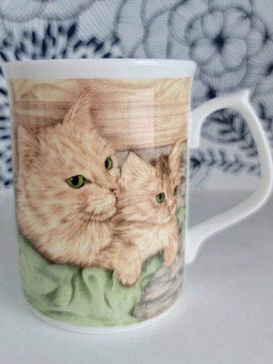 Duchess Other - Duchess Cat Mug: Pillow talk; Mom and kitten, made in England, EUC